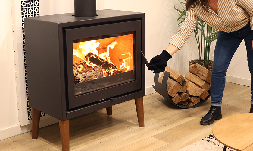 poele-a-bois-detail-karl-76-pied-bois-turbofonte