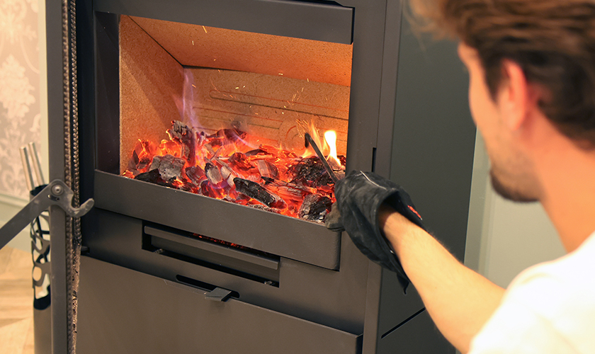 poele-a-bois-lumy50-detail-feu-poele-cheminee-var